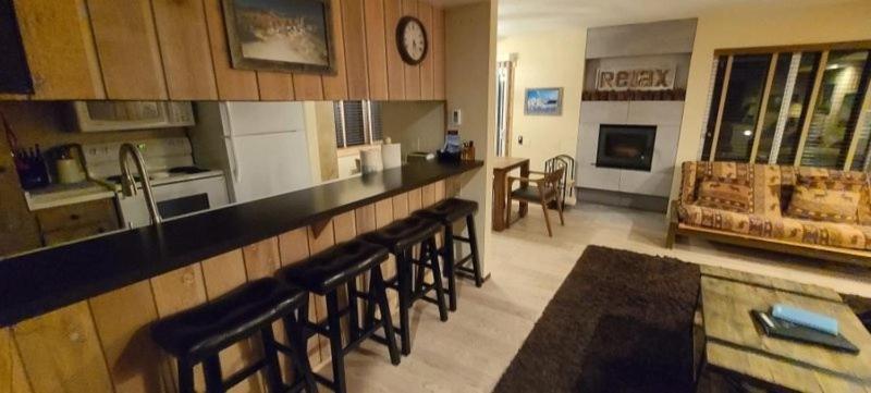 Standard Condos With Free Parking ماموث لاكيس المظهر الخارجي الصورة