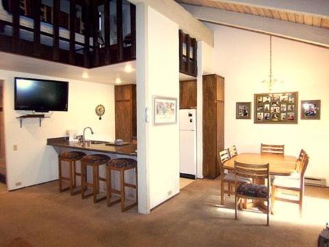 Standard Condos With Free Parking ماموث لاكيس الغرفة الصورة